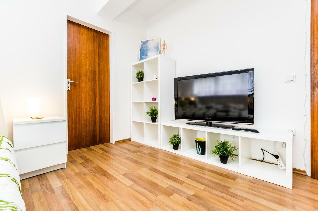 Workers Apartment Am Wiener Platz كولونيا المظهر الخارجي الصورة